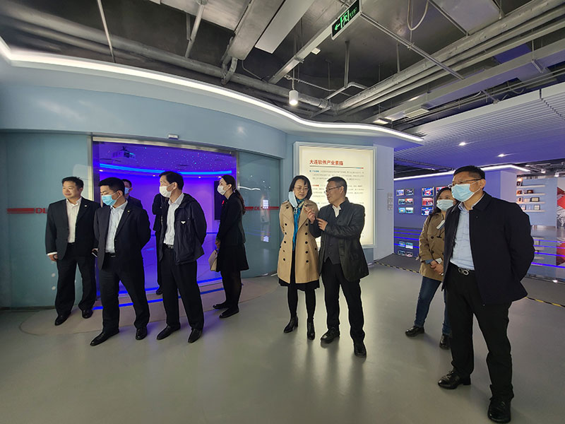 大连工商联刘琳副主席带队商会考察亿达中国大连软件园(图1)