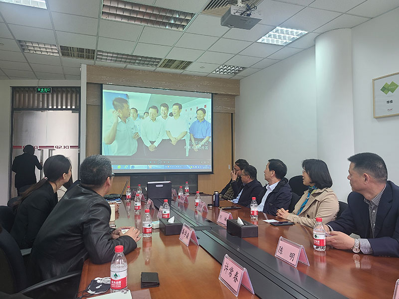 大连工商联刘琳副主席带队商会考察亿达中国大连软件园(图2)