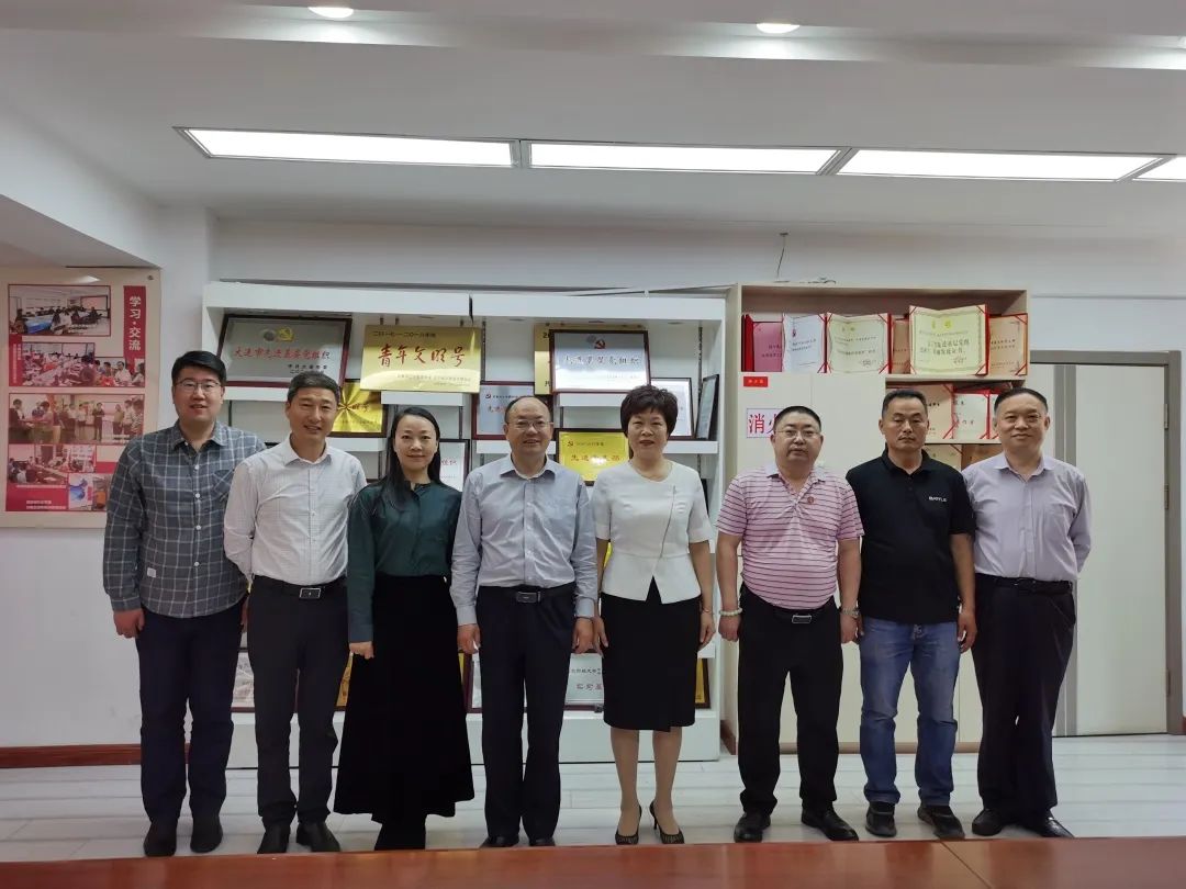 执行会长太保产险大连分公司总经理李建军带队拜访大连徽商商会(图1) 执行会长太保产险大连分公司总经理李建军带队拜访大连徽商商会(图1)