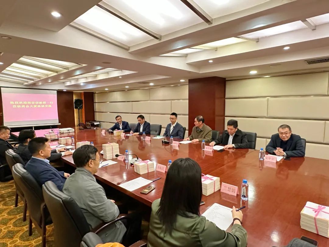 大连著名学者、北大客座教授林宏信莅临大连商会大厦座谈交流(图1) 大连著名学者、北大客座教授林宏信莅临大连商会大厦座谈交流(图1)